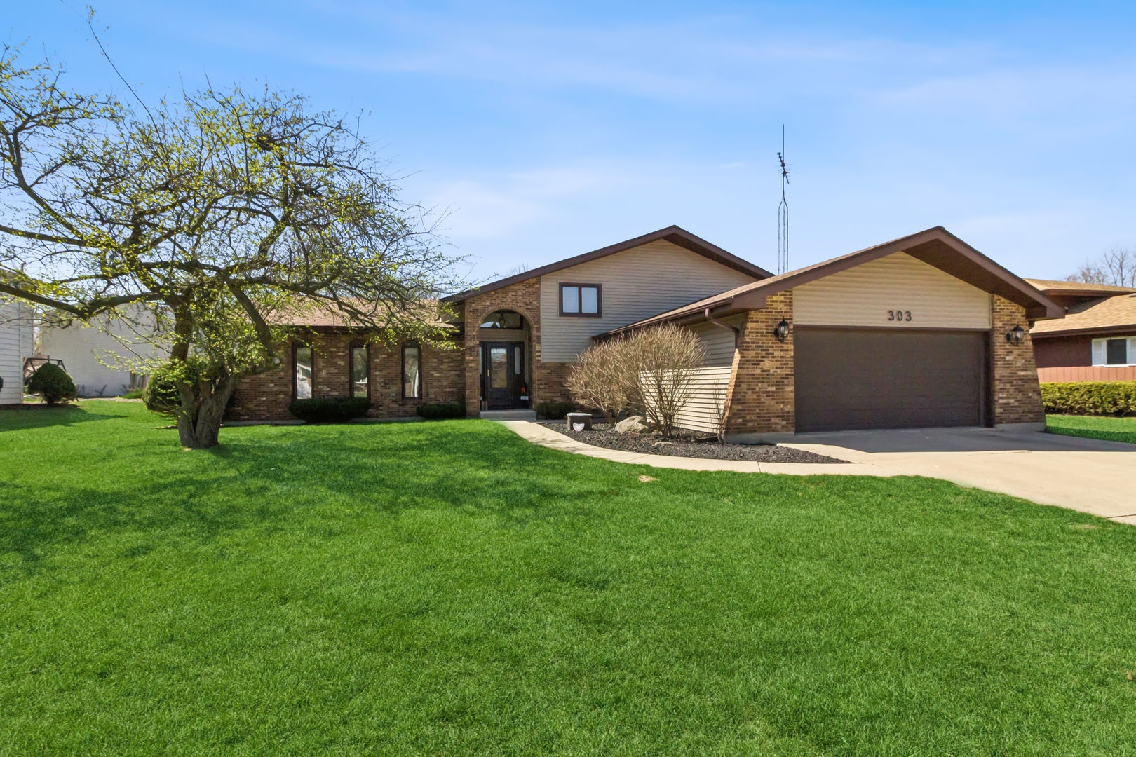 303 Greenfield Road Shorewood, IL 60404 - Photo 1 of 20 Gallery Image 1