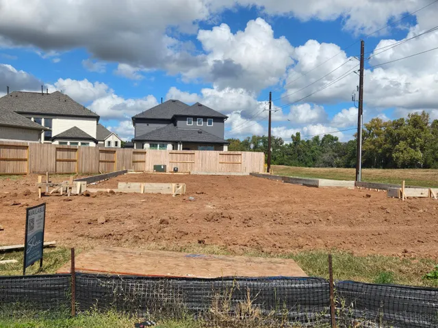 $379,990 | 4018 Honeyspring Drive, Missouri City, TX 77459