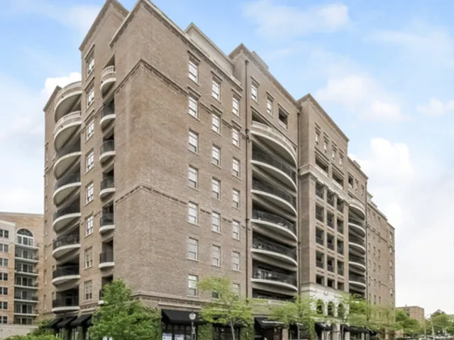 $425,000 | 151 West Wing Street, Unit 601, Arlington Heights, IL 60005