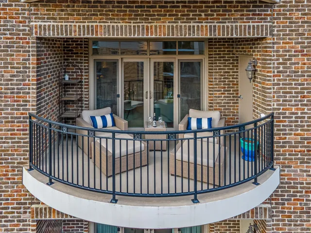 $425,000 | 151 West Wing Street, Unit 601, Arlington Heights, IL 60005