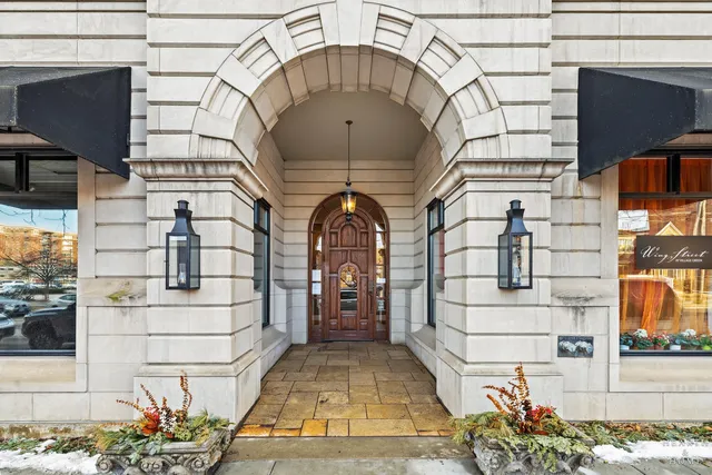 $425,000 | 151 West Wing Street, Unit 601, Arlington Heights, IL 60005