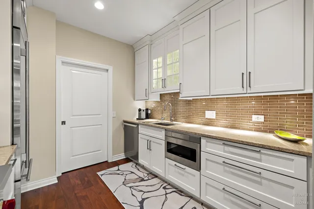 $425,000 | 151 West Wing Street, Unit 601, Arlington Heights, IL 60005