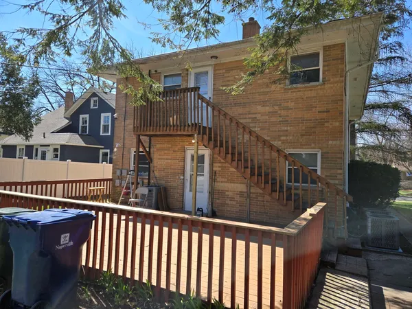 $2,300 | 722 North Center Street, Unit 103, Naperville, IL 60563