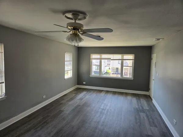 $2,300 | 722 North Center Street, Unit 103, Naperville, IL 60563