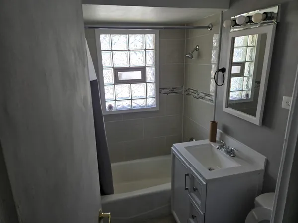 $2,300 | 722 North Center Street, Unit 103, Naperville, IL 60563