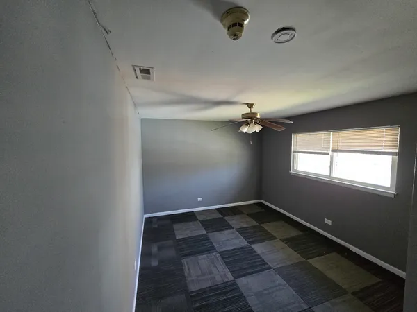 $2,300 | 722 North Center Street, Unit 103, Naperville, IL 60563