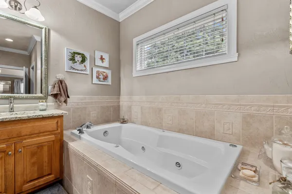 $599,900 | 421 South Pine Grove Lane, Hortonville, WI 54944