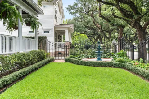 a view of a backyard with garden