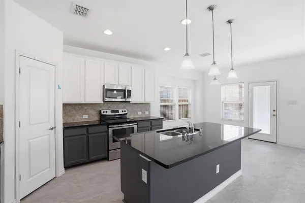 $3,350 | 11300 Hubbard Creek Drive, Frisco, TX 75036