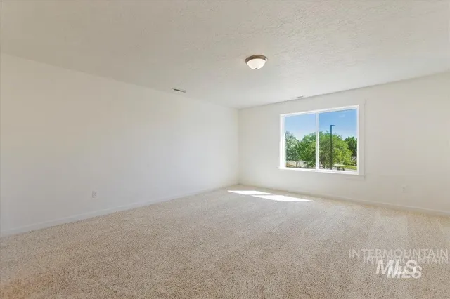 $467,990 | 1586 Southwest Silverstone Avenue, Mountain Home, ID 83647