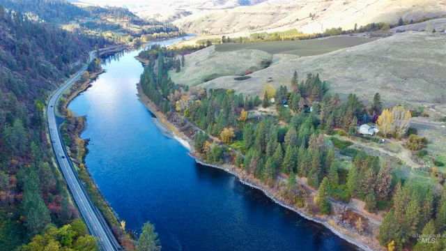 $575,000 | 20836 Ryegrass Lane, Lenore, ID 83541