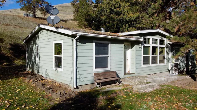 $575,000 | 20836 Ryegrass Lane, Lenore, ID 83541