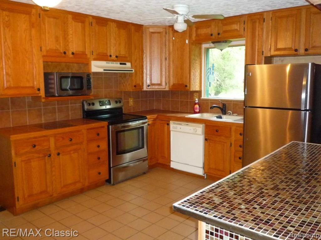 6105 North Owosso Road Fowlerville, MI 48836 - Photo 3 of 18 P1020950.jpg