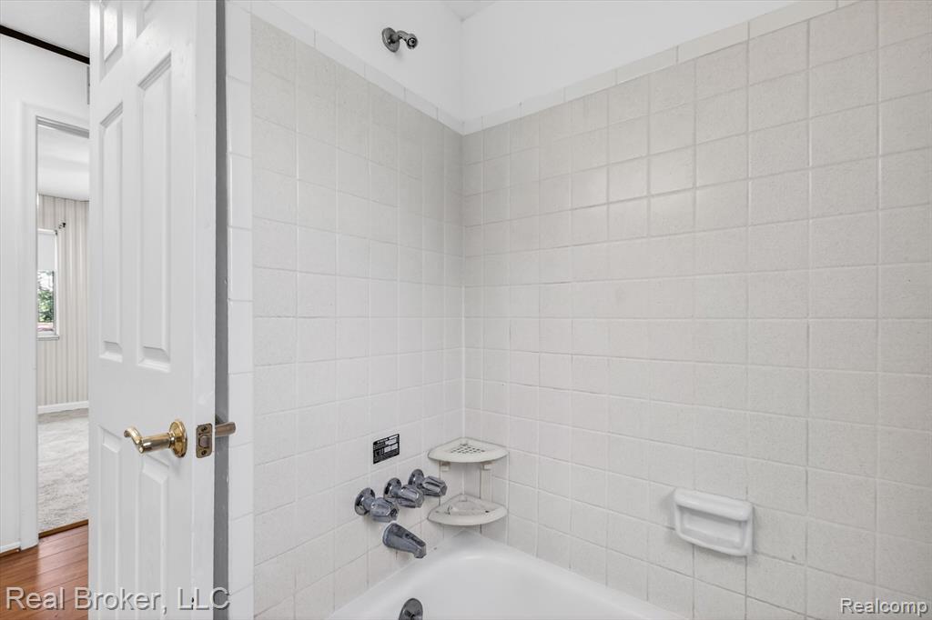 48050 Hull Road Belleville, MI 48111 - Photo 35 of 39