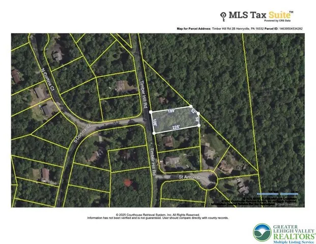 a black and white photo of a tennis court