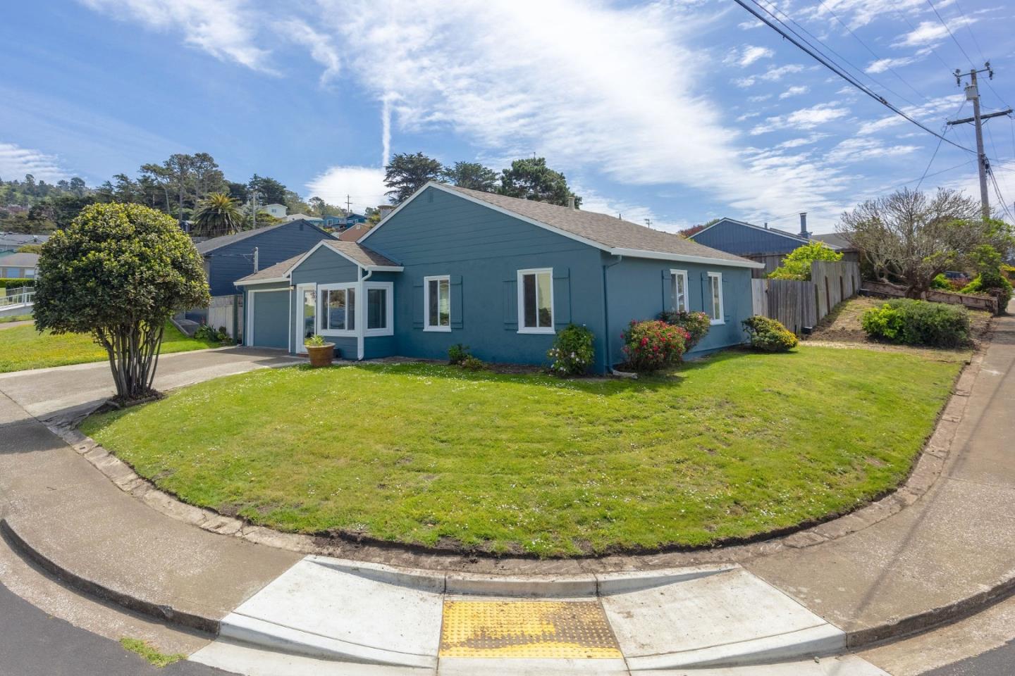 304 Nelson Avenue Pacifica, CA 94044 - Photo 4 of 39 a view of outdoor space yard and house