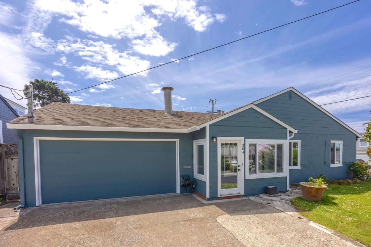 304 Nelson Avenue Pacifica, CA 94044 - Photo 6 of 39 a front view of a house with garden