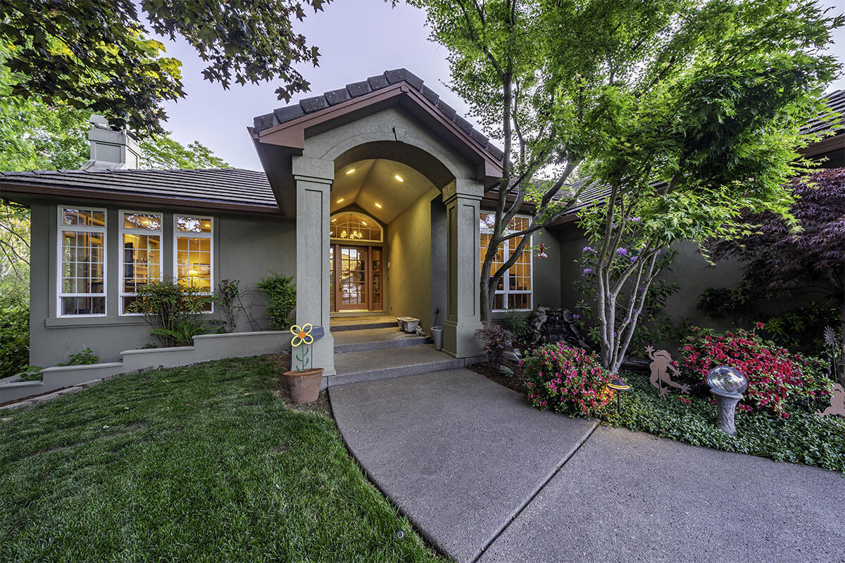 2972 Rosedale Terrace Medford, OR 97504 - Photo 2 of 55 DSC03439-HDR-Edit