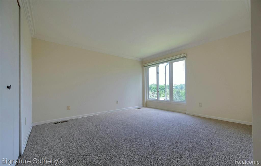 1875 Pine Ridge Lane Bloomfield Hills, MI 48302 - Photo 26 of 40