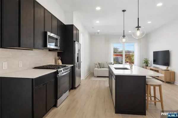 $2,800 | 487 Market Street, Unit 202, Saddle Brook, NJ 07663