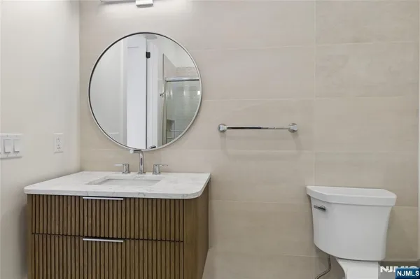 $2,800 | 487 Market Street, Unit 202, Saddle Brook, NJ 07663