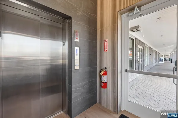 $2,800 | 487 Market Street, Unit 202, Saddle Brook, NJ 07663