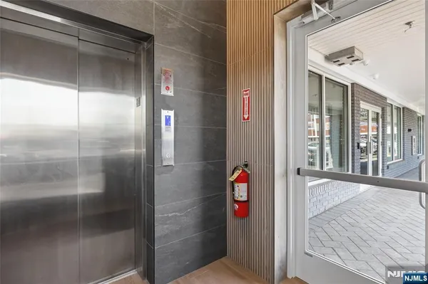 $2,800 | 487 Market Street, Unit 202, Saddle Brook, NJ 07663
