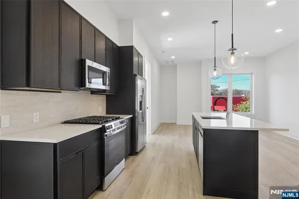 $2,800 | 487 Market Street, Unit 202, Saddle Brook, NJ 07663