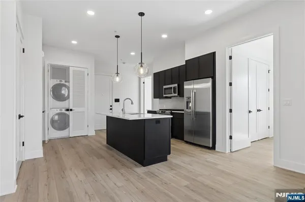 $2,800 | 487 Market Street, Unit 202, Saddle Brook, NJ 07663