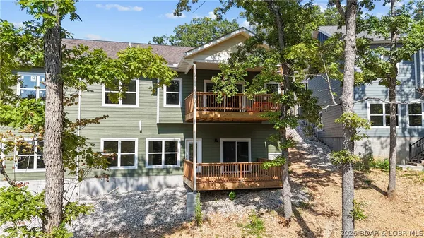 $429,000 | 20309 Timberlake Village Drive, Rocky Mount, MO 65072