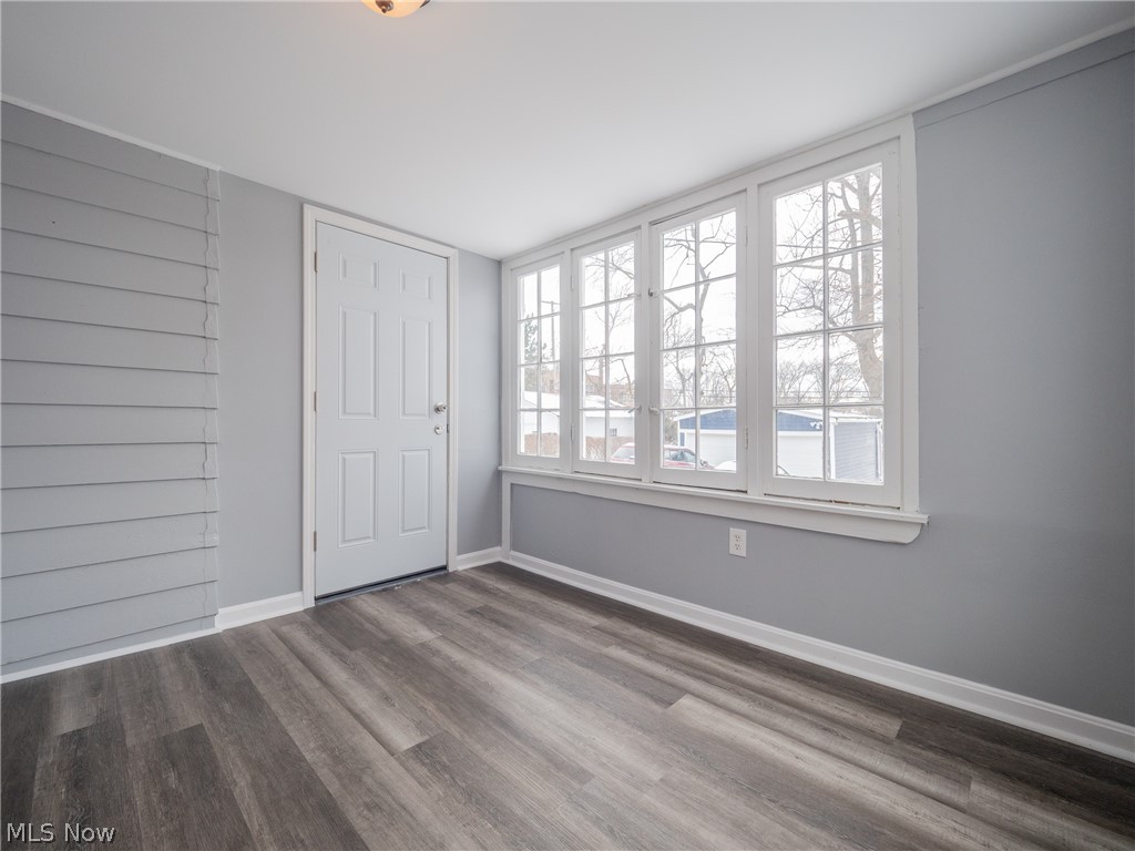 1048 Pennfield Road Cleveland, OH 44121 - Photo 7 of 23