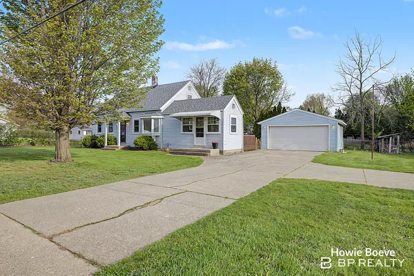 $299,900 | 2225 Baldwin Street, Jenison, MI 49428