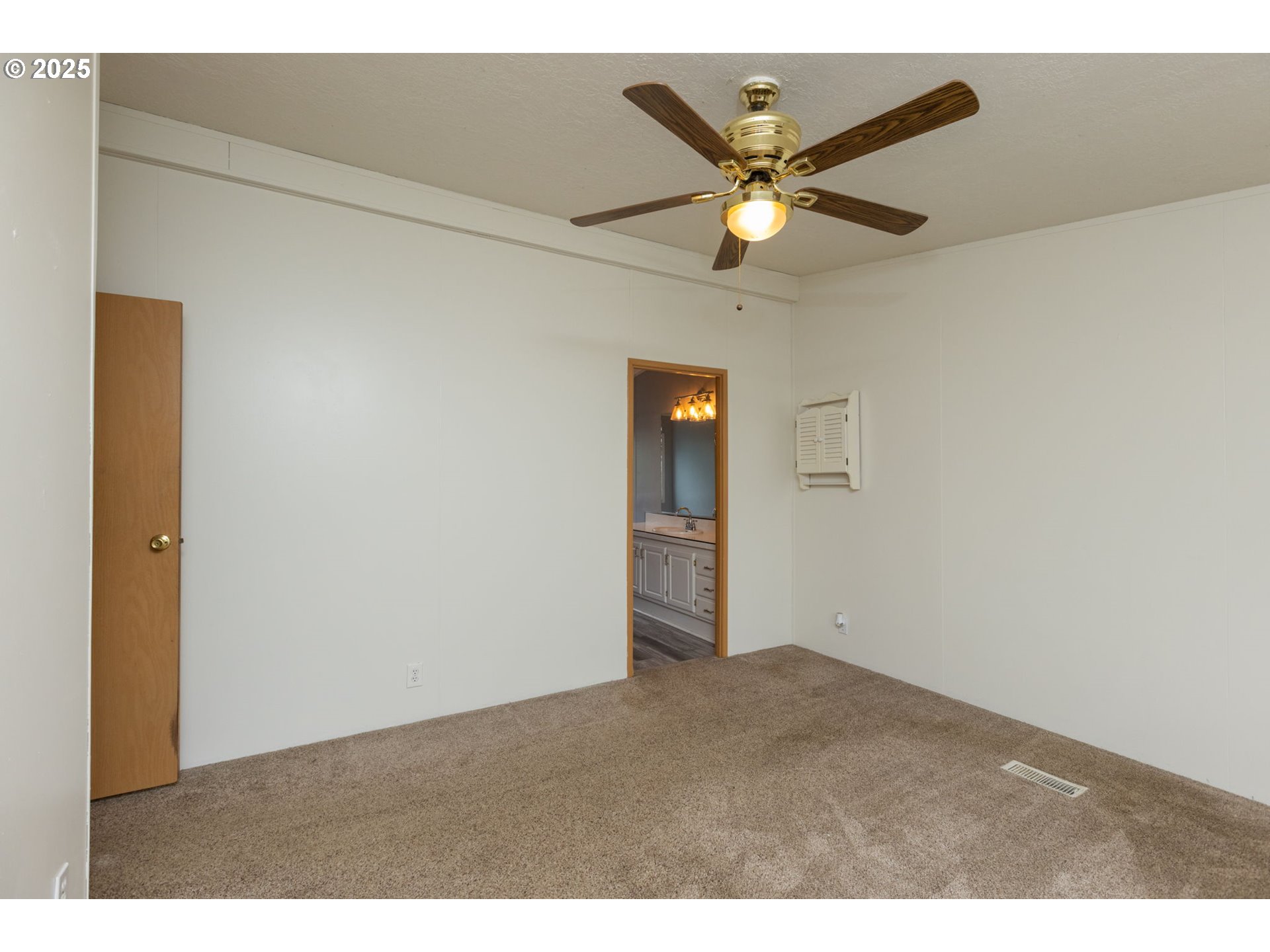 1655 South Elm Street Canby, OR 97013 - Photo 15 of 32 a view of an empty room