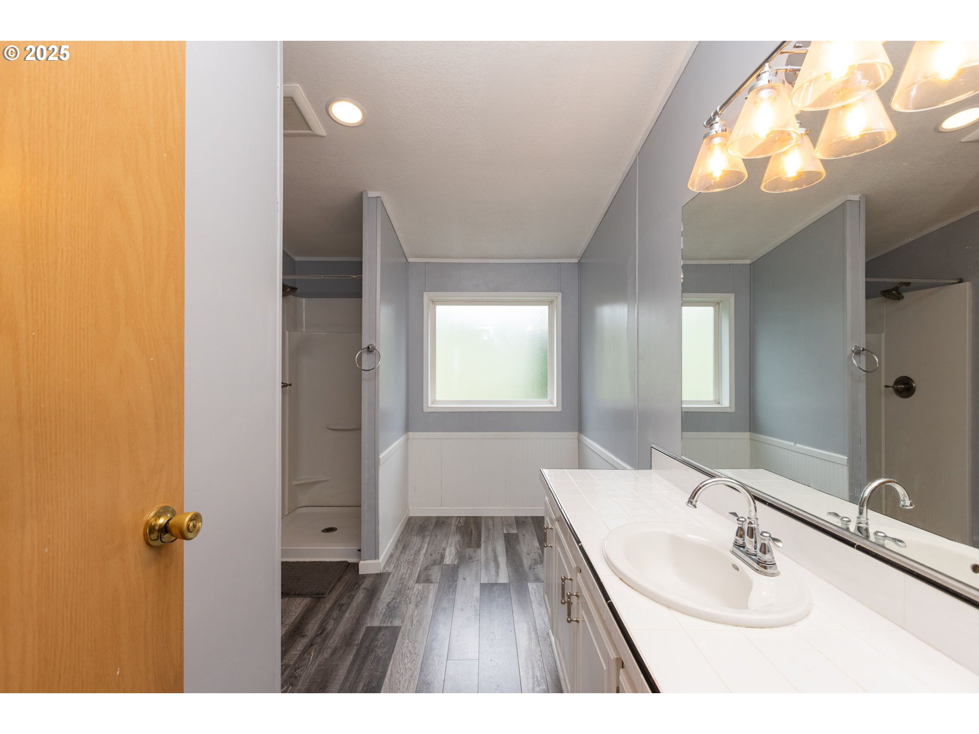 1655 South Elm Street Canby, OR 97013 - Photo 16 of 32 a bathroom with a sink a toilet and a mirror