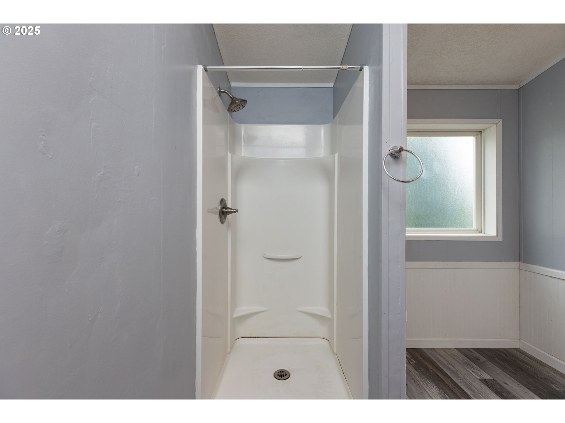 1655 South Elm Street Canby, OR 97013 - Photo 19 of 32 a bathroom with a glass shower door