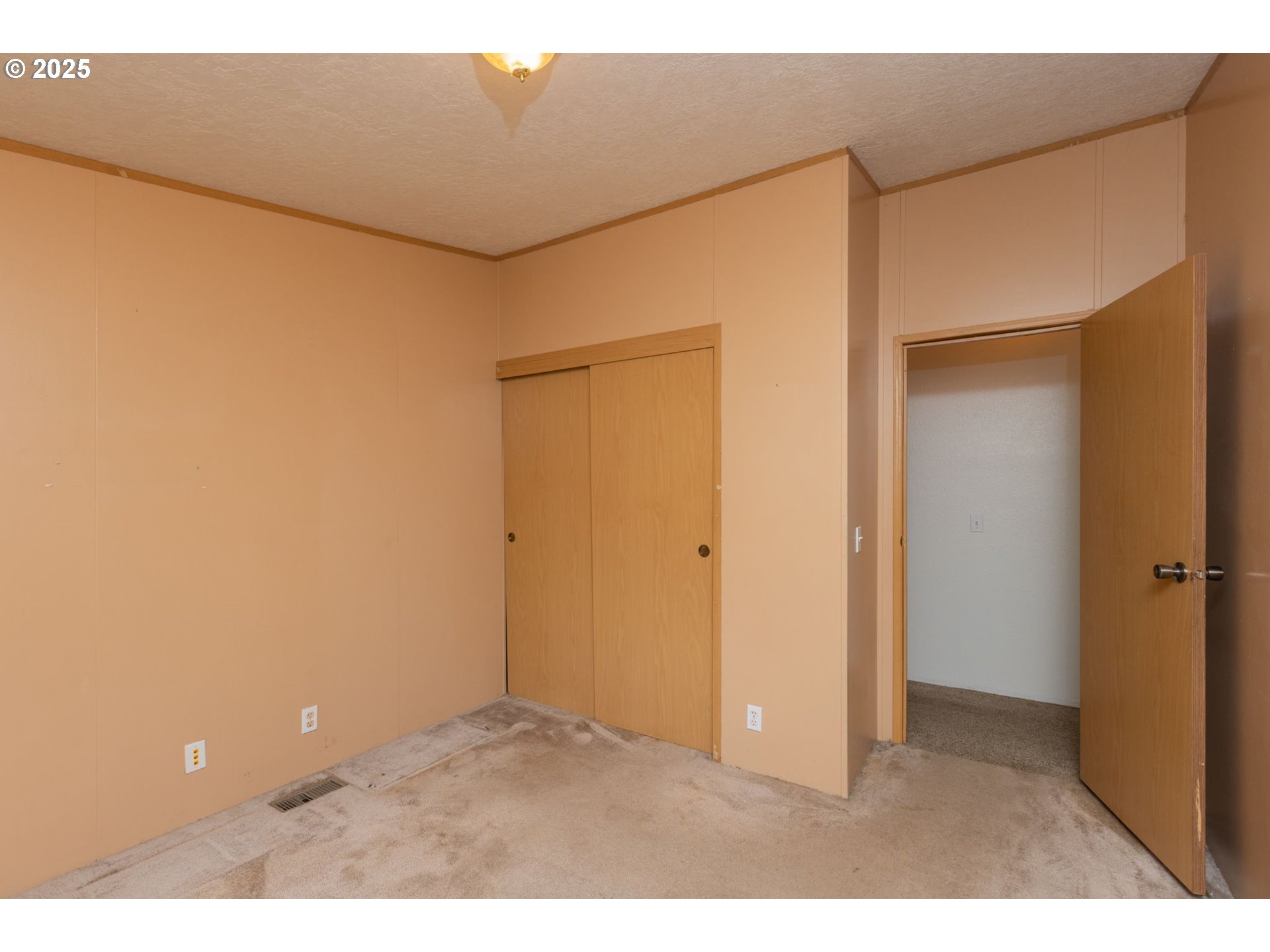 1655 South Elm Street Canby, OR 97013 - Photo 20 of 32 a view of an empty room