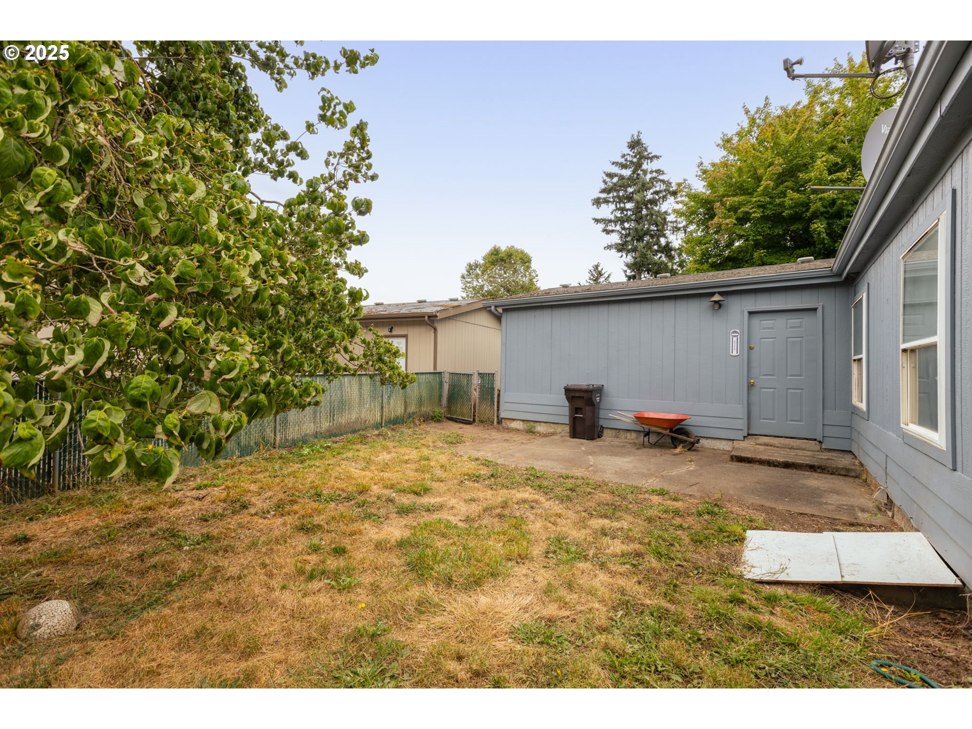 1655 South Elm Street Canby, OR 97013 - Photo 27 of 32 a view of a house with backyard and sitting area