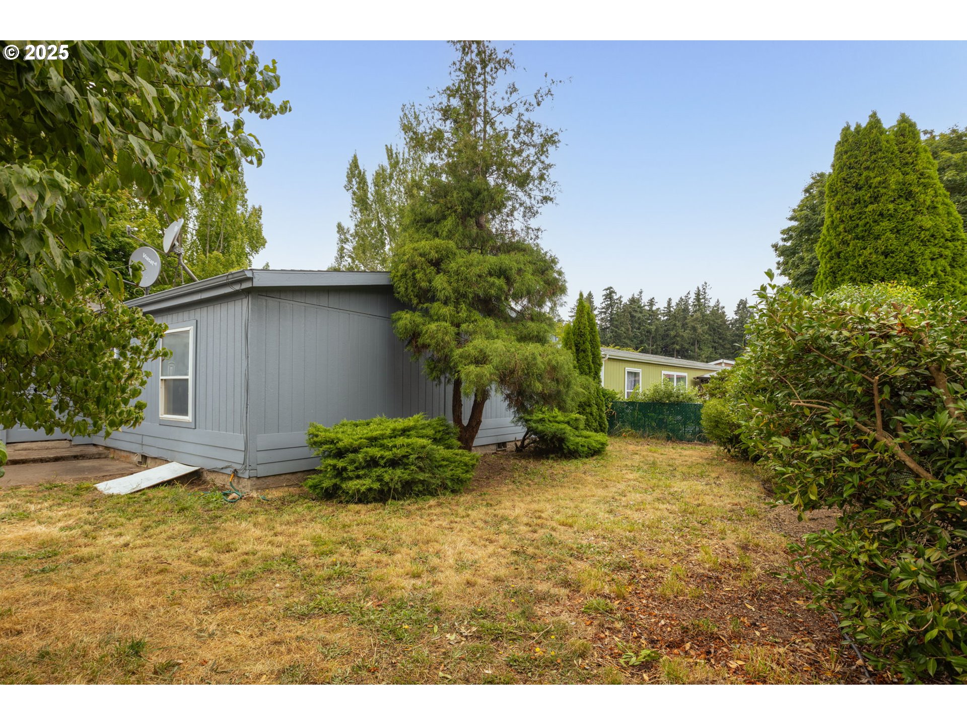 1655 South Elm Street Canby, OR 97013 - Photo 29 of 32 a backyard of a house with plants and trees