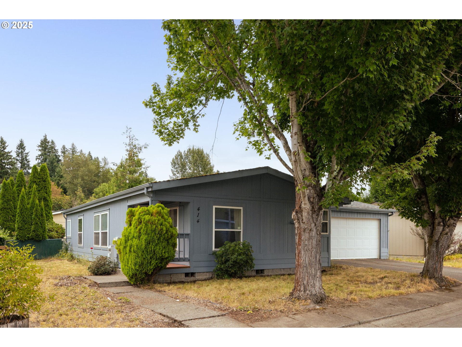 1655 South Elm Street Canby, OR 97013 - Photo 3 of 32 a view of a house with a backyard