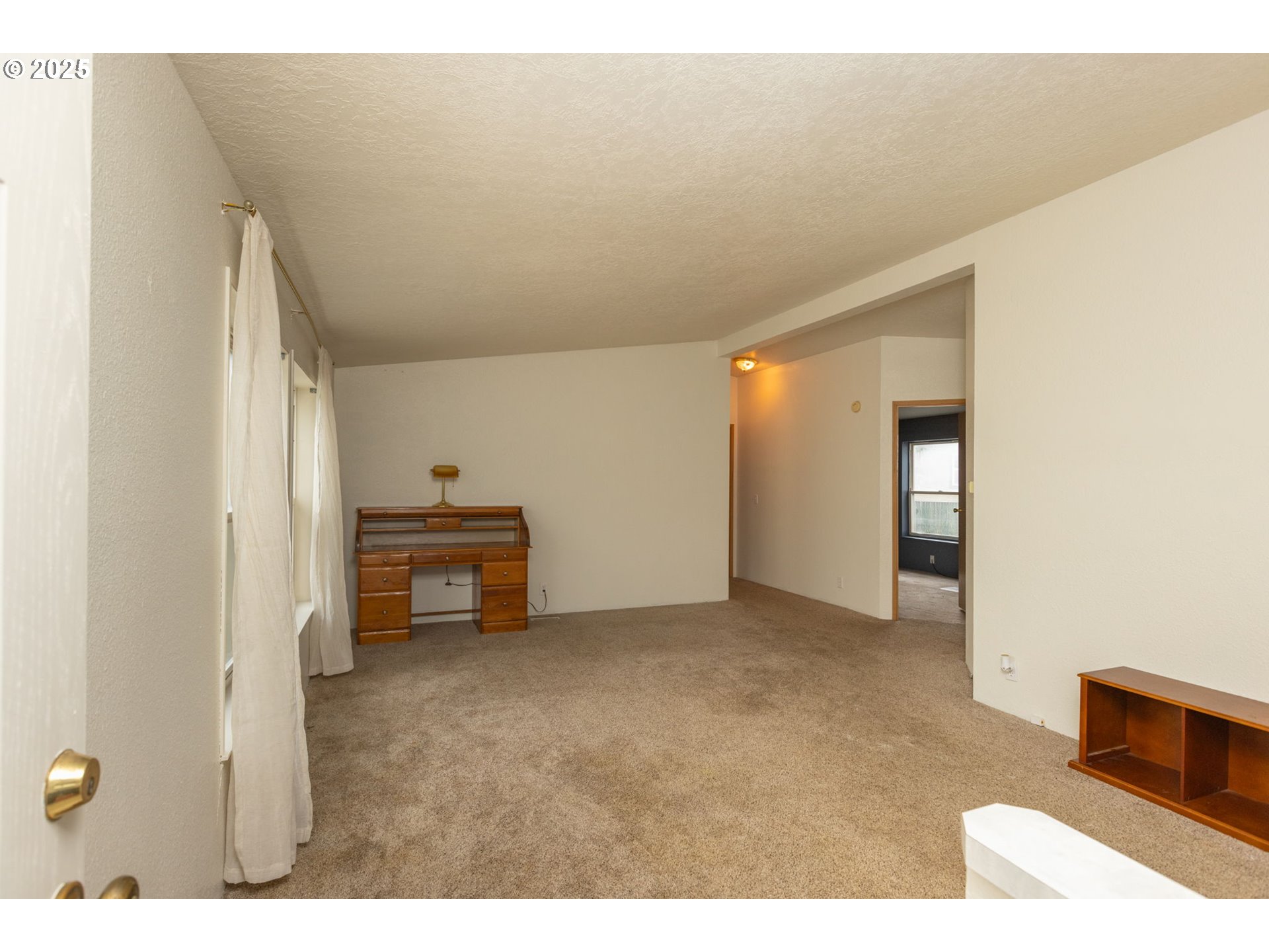 1655 South Elm Street Canby, OR 97013 - Photo 6 of 32 a view of empty room with a fireplace