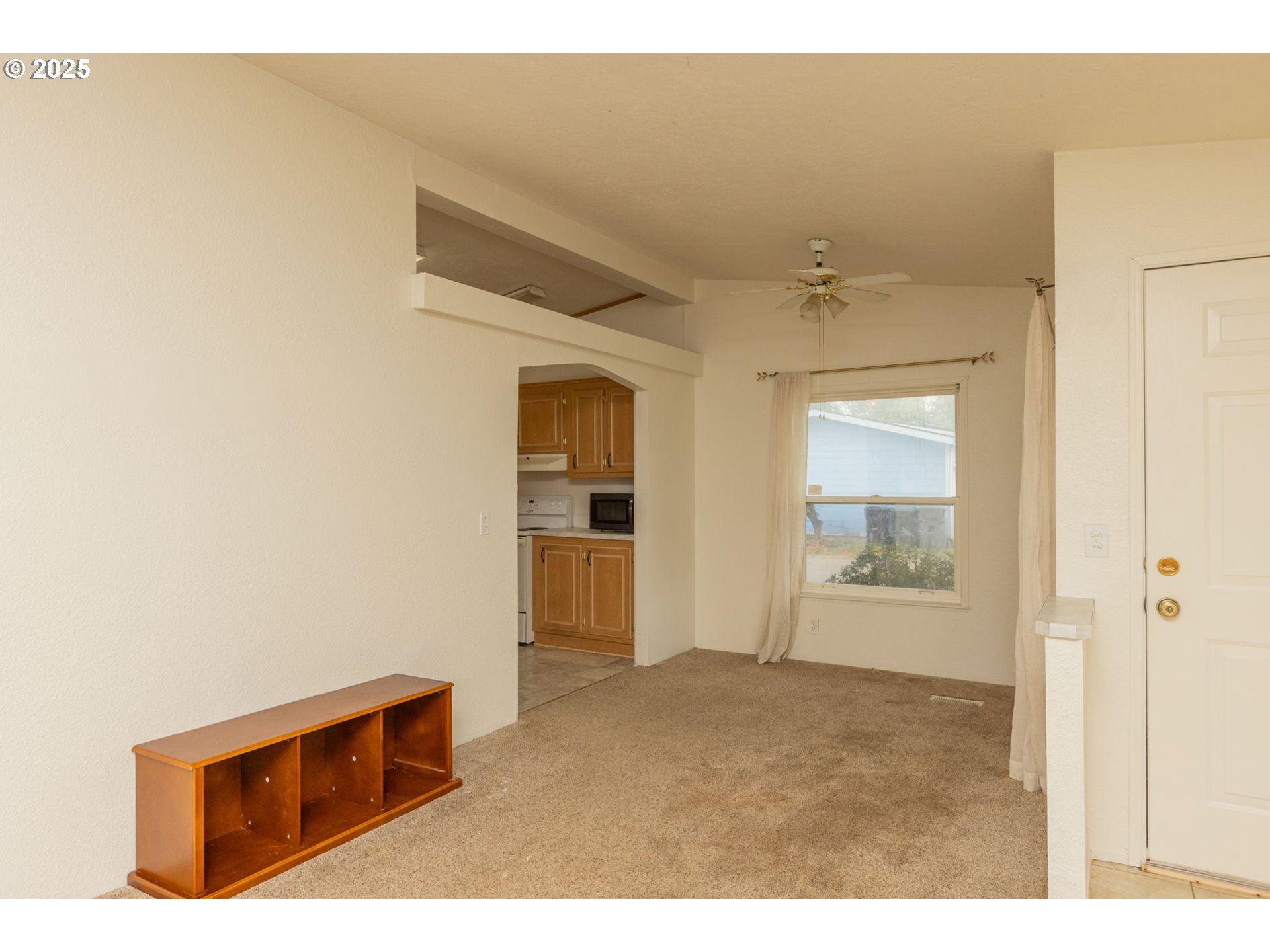 1655 South Elm Street Canby, OR 97013 - Photo 8 of 32 a view of empty room with wooden floor