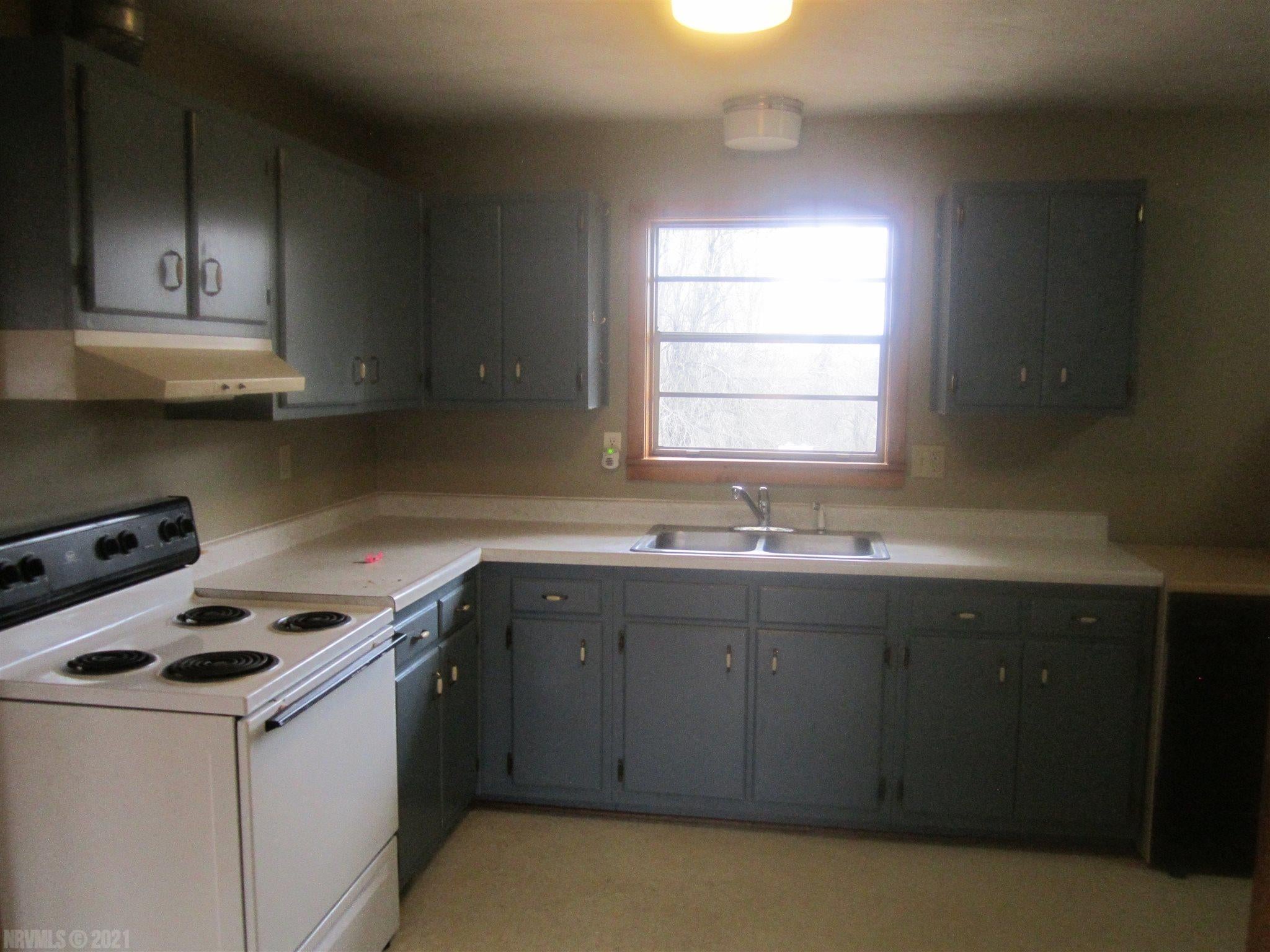 949 Switchback Road Christiansburg, VA 24073 - Photo 6 of 35 Gallery Image 6