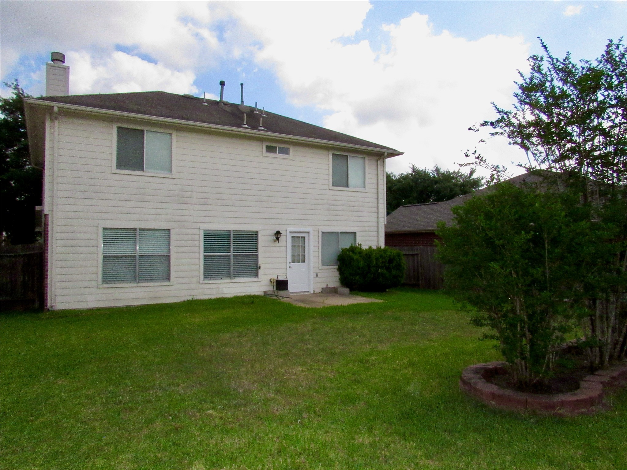 3231 Stoneydale Lane Spring, TX 77388 - Photo 16 of 16 a front view of a house with a garden