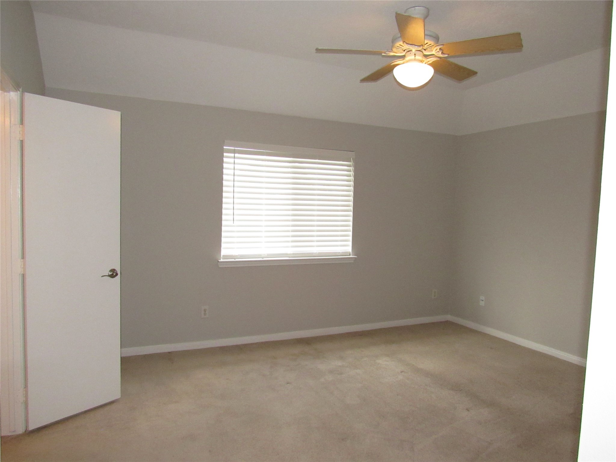 3231 Stoneydale Lane Spring, TX 77388 - Photo 8 of 16 an empty room with a window