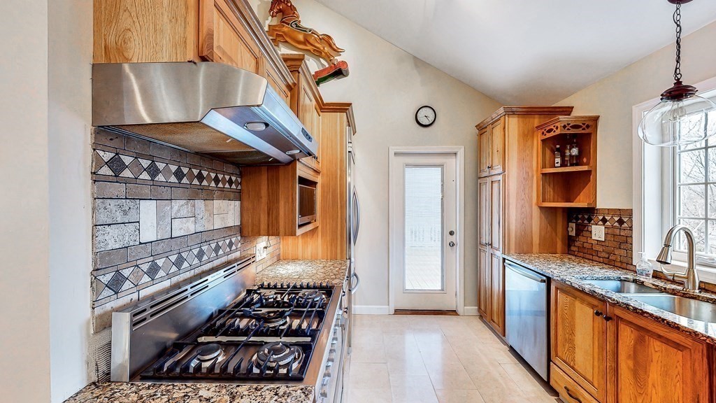 44 Munger Road Chicopee, MA 01020 - Photo 7 of 42 Gallery Image 7