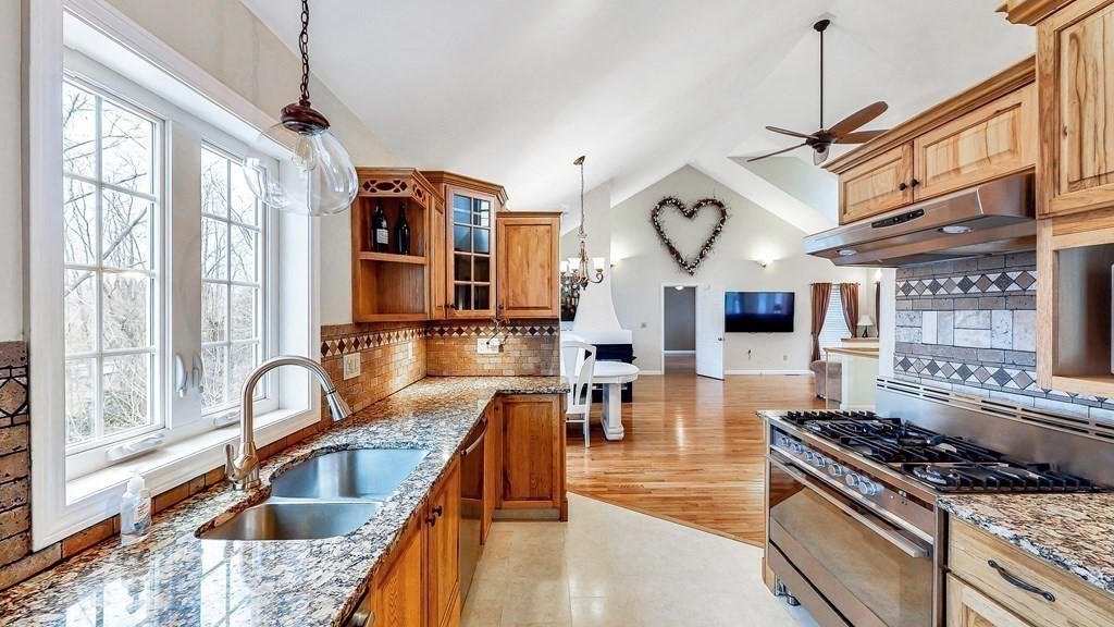 44 Munger Road Chicopee, MA 01020 - Photo 8 of 42 Gallery Image 8