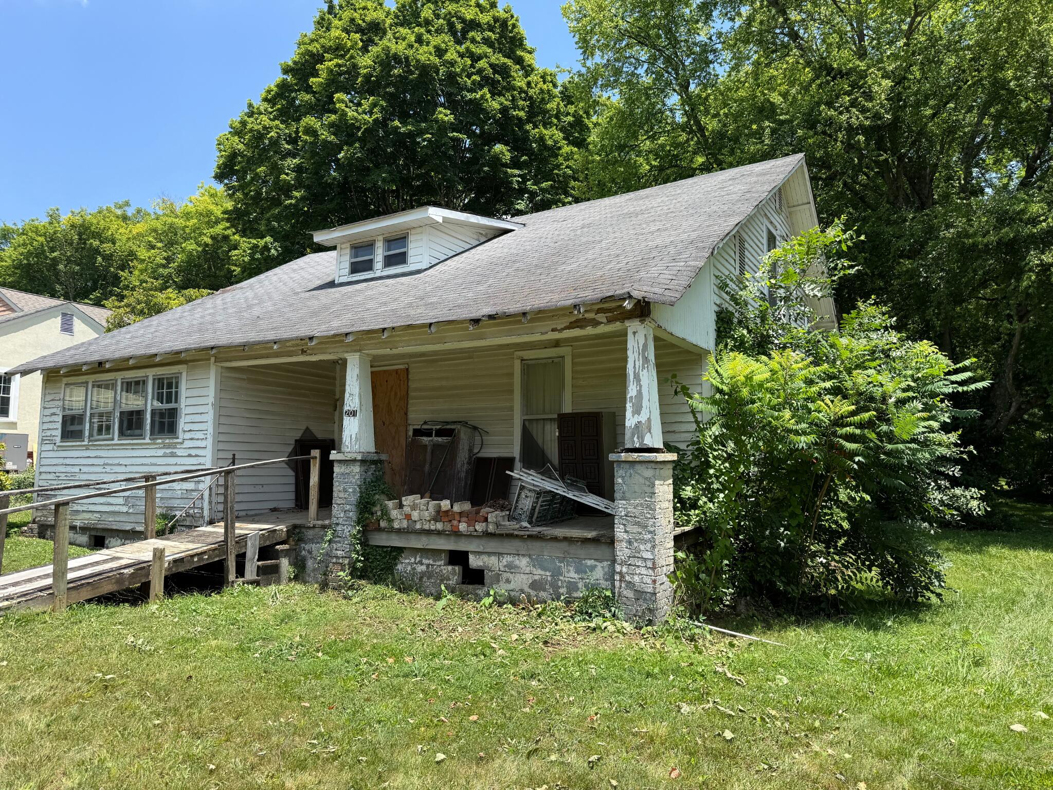 201 Rosedale Street Athens, TN 37303 - Photo 2 of 29 27