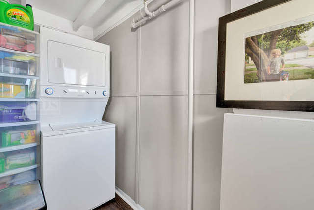 770 Spring Road Elmhurst, IL 60126 - Photo 19 of 35 a utility room with dryer and washer