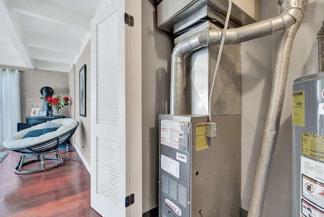 770 Spring Road Elmhurst, IL 60126 - Photo 28 of 35 a view of a hallway with a dining area