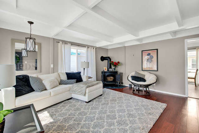 770 Spring Road Elmhurst, IL 60126 - Photo 5 of 35 a living room with furniture